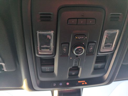 Used 2022 GMC Yukon Denali w/ Advanced Technology Package image 32