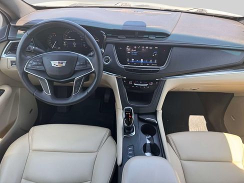 Used 2018 Cadillac XT5 AWD image 11