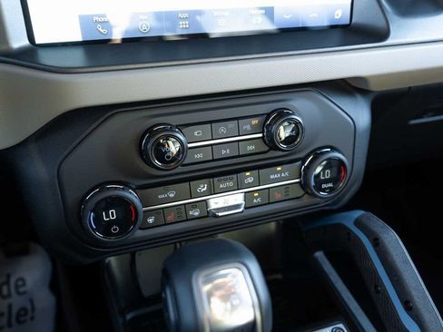 Used 2024 Ford Bronco Wildtrak AWD/4WD image 19