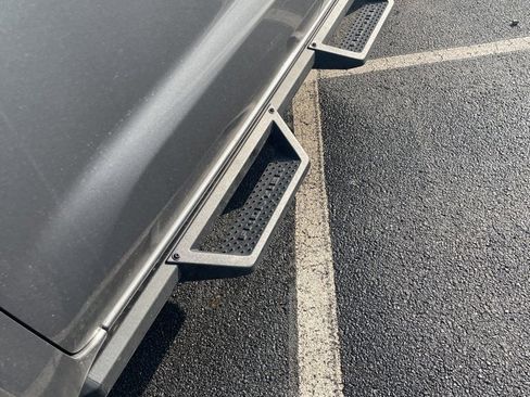 Used 2025 Nissan Frontier PRO-4X w/ Pro Premium Package image 10