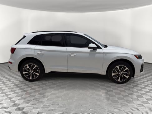 Used 2024 Audi Q5 2.0T Premium w/ Summer of Audi Package AWD/4WD image 8