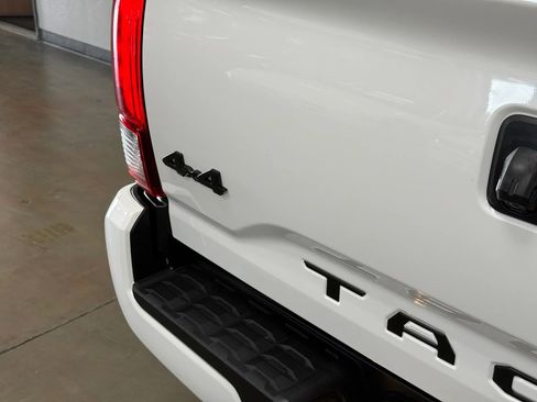 Used 2021 Toyota Tacoma SR AWD/4WD image 9