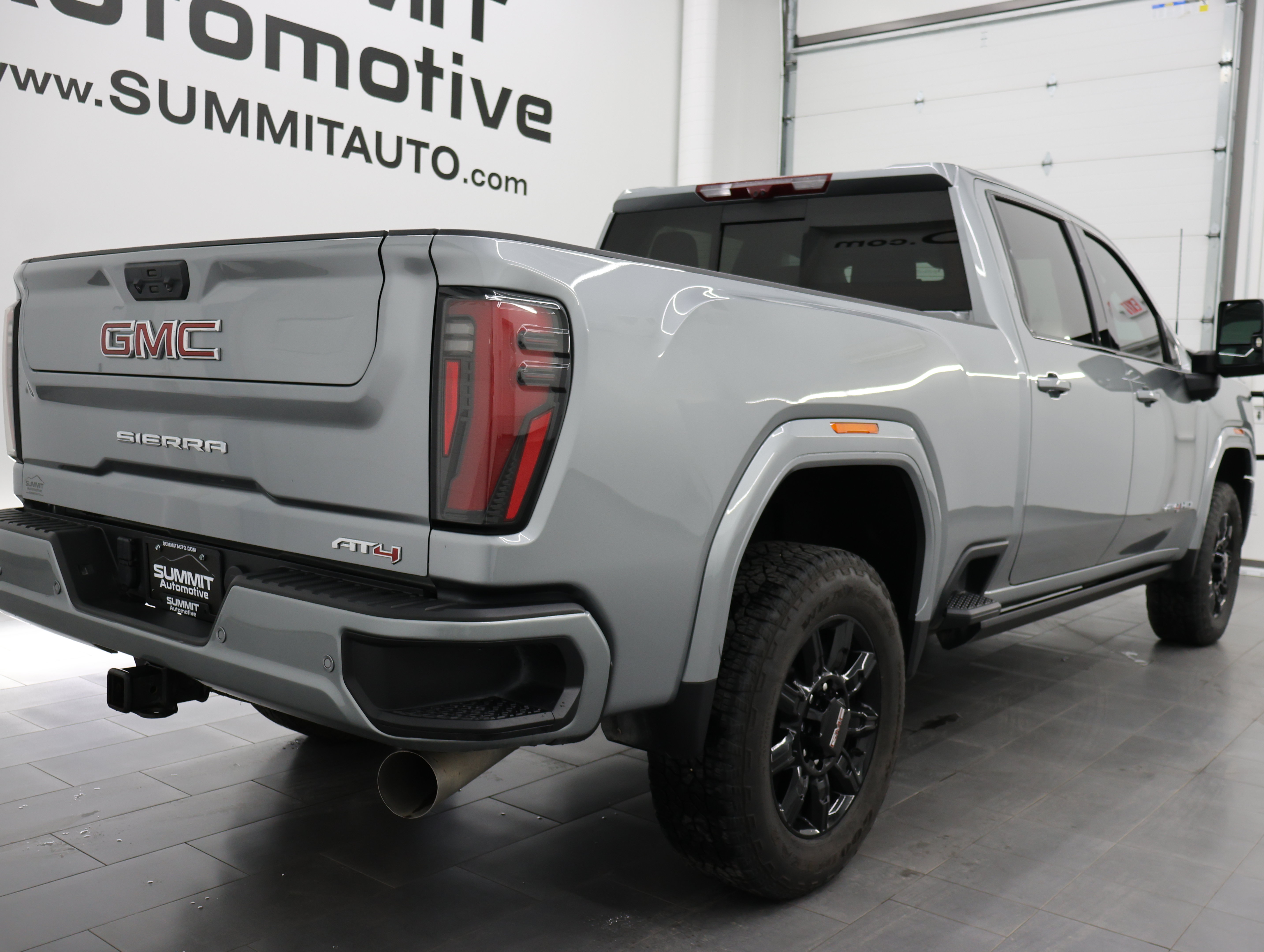 Used 2025 GMC Sierra 2500 AT4 w/ AT4 Premium Plus Package AWD/4WD image 4