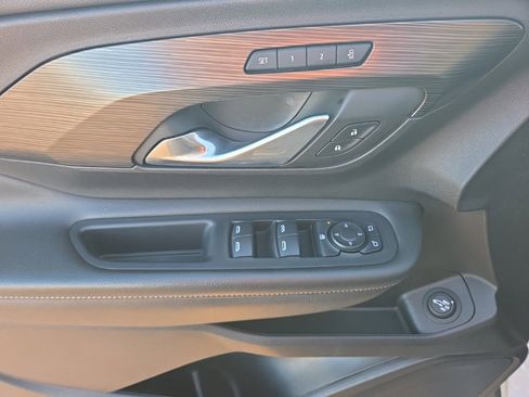 Used 2023 GMC Terrain SLT image 11