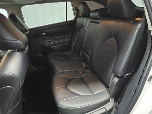 Used 2022 Toyota Highlander XLE image 32
