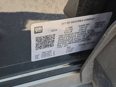 Used 2025 Chevrolet Trax LT w/ LT Convenience Package FWD image 35