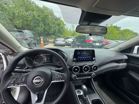 Used 2025 Nissan Sentra SV image 31