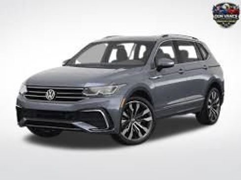 Used 2022 Volkswagen Tiguan SE AWD/4WD image 1