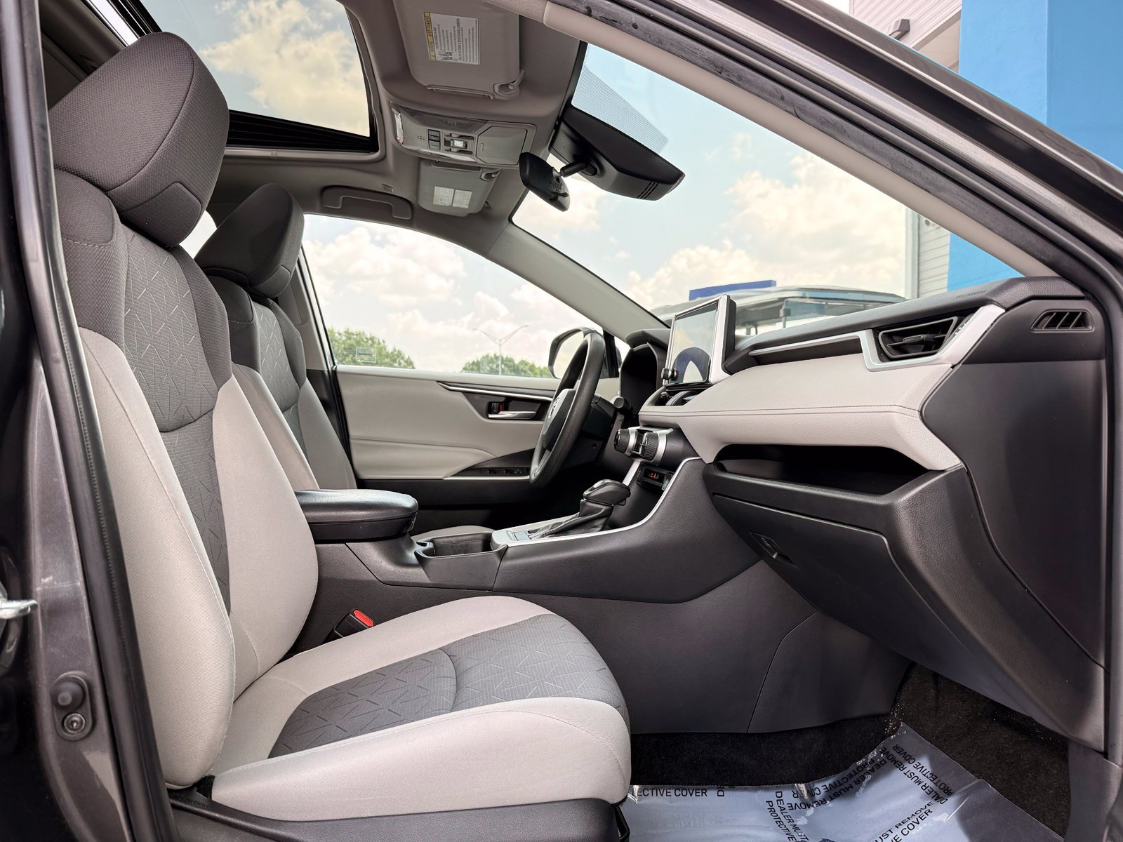Used 2023 Toyota RAV4 XLE w/ Convenience Package FWD image 21