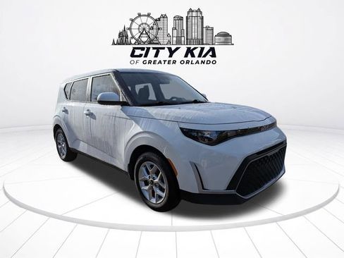 Certified 2025 Kia Soul LX w/ LX Technology Package FWD image 7