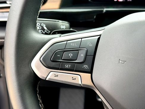 Certified 2025 Volkswagen Atlas SE FWD image 16