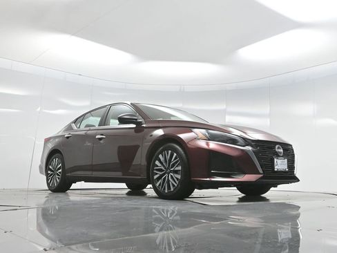 Used 2024 Nissan Altima 2.5 SV image 64