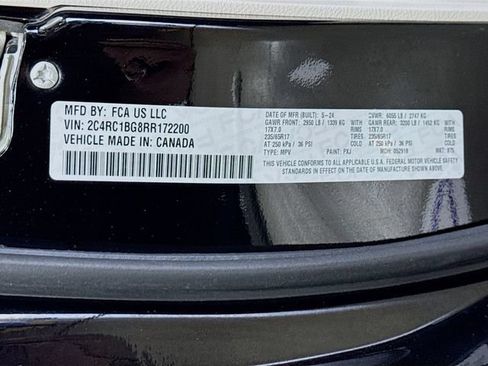 Used 2024 Chrysler Pacifica Touring-L FWD image 32