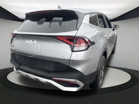 Used 2023 Kia Sportage LX image 9