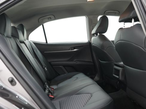 Used 2019 Toyota Camry SE FWD image 9