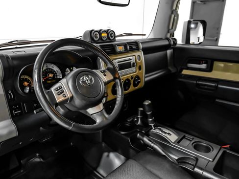 Used 2014 Toyota FJ Cruiser 4WD w/ Upgrade Package image 19