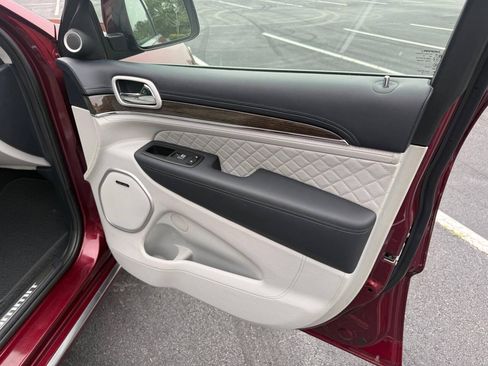 Used 2018 Jeep Grand Cherokee Summit AWD/4WD image 20