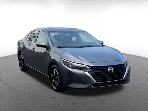 Used 2025 Nissan Sentra SV FWD image 3