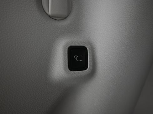Used 2018 Jeep Compass Limited w/ Navigation Group AWD/4WD image 34