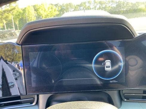 Used 2025 Hyundai Elantra Limited image 17