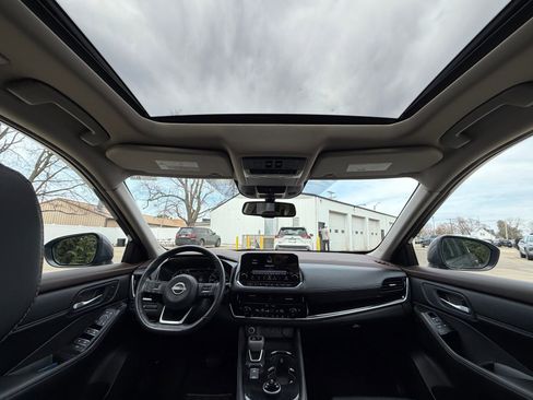 Used 2023 Nissan Rogue SL w/ SL Premium Package image 26