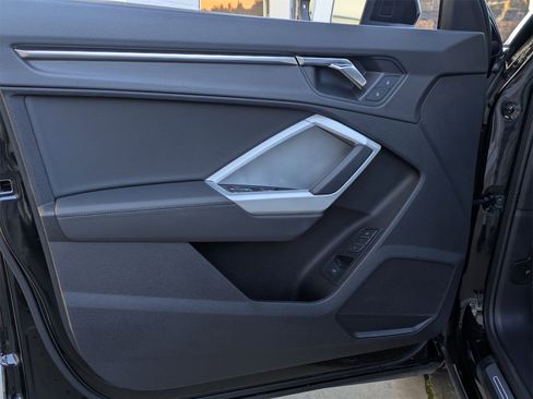 Used 2023 Audi Q3 2.0T Premium w/ Convenience Package image 16