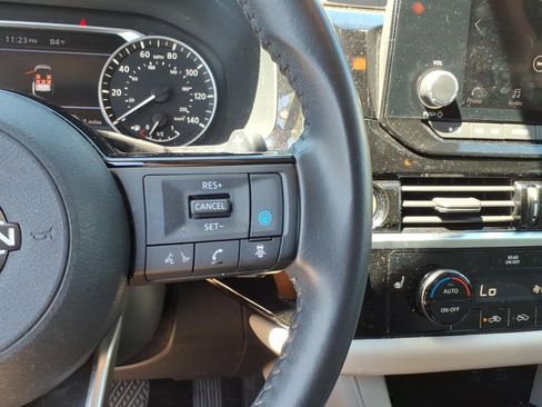 Used 2022 Nissan Pathfinder SV w/ SV Premium Package AWD/4WD image 15