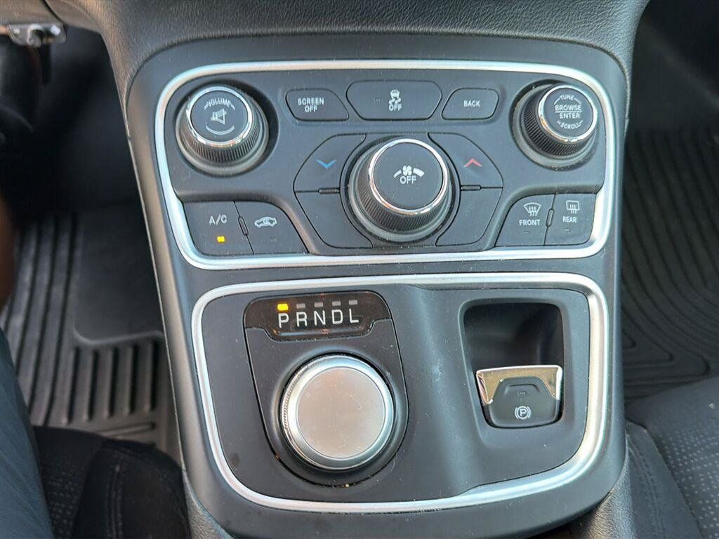 Used 2015 Chrysler 200 Limited w/ Convenience Group FWD image 21