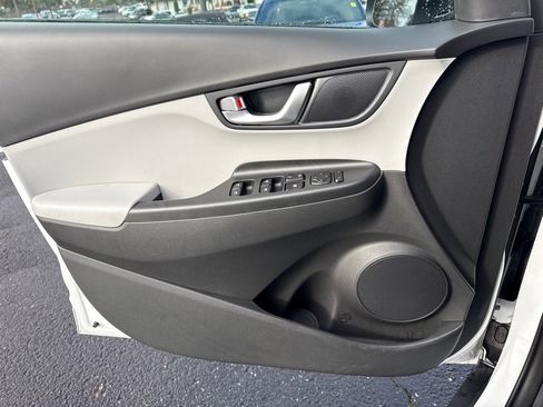 Used 2023 Hyundai Kona SE w/ Cargo Package image 26