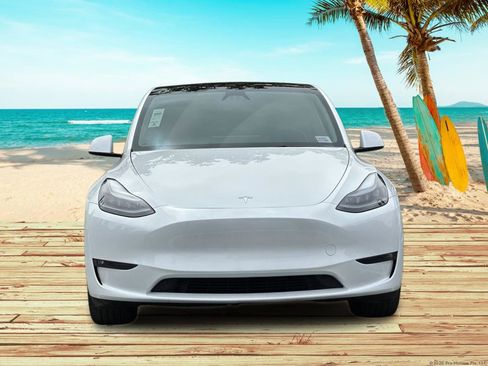 Used 2024 Tesla Model Y Long Range image 9