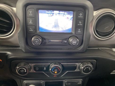 Used 2019 Jeep Wrangler Sport AWD/4WD image 22