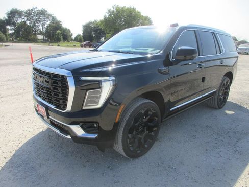 New 2026 GMC Yukon Denali w/ Denali Reserve Package AWD/4WD image 9