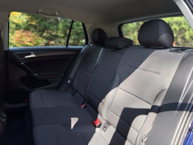 Used 2019 Volkswagen e-Golf SE FWD image 32