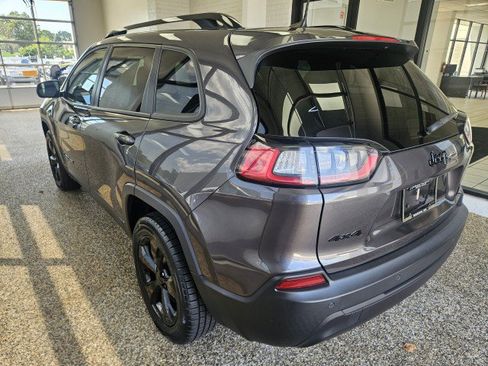 Used 2021 Jeep Cherokee Latitude Plus AWD/4WD image 5