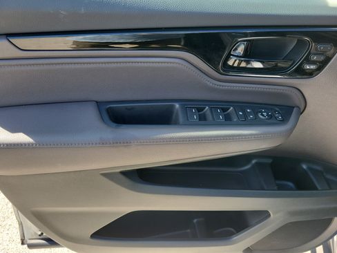 Used 2023 Honda Odyssey Touring image 17