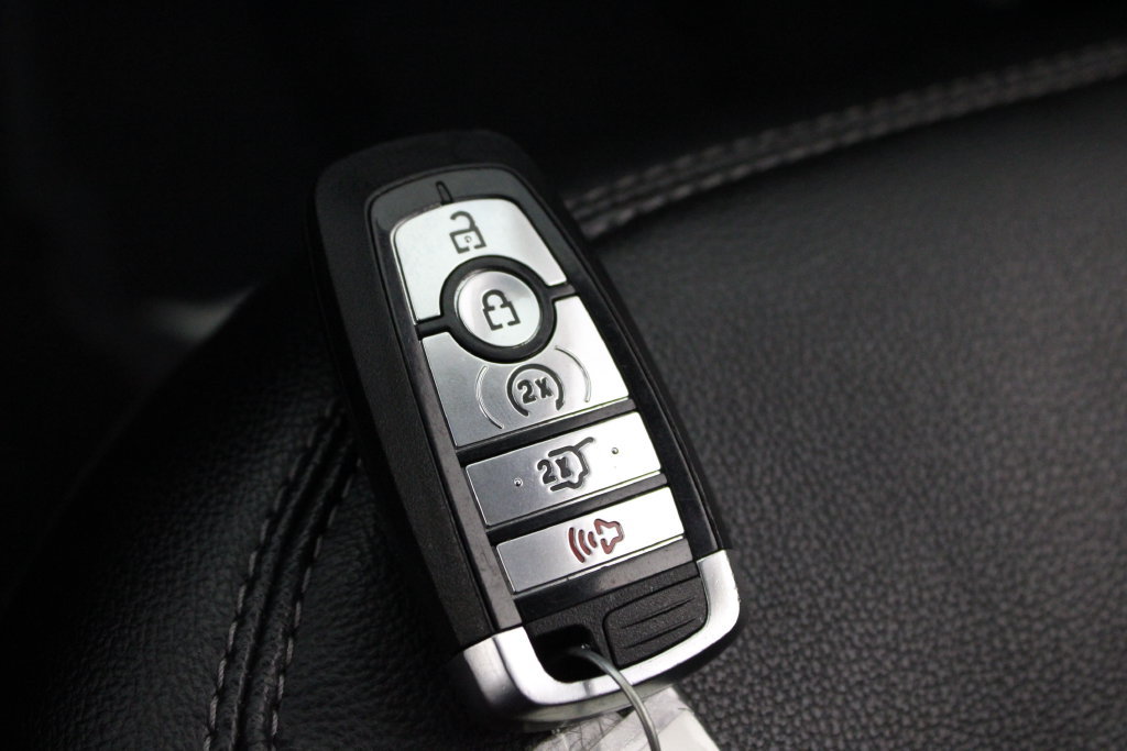 Used 2024 Ford Explorer Limited w/ Limited Technology Package RWD image 31