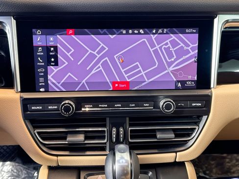 Used 2021 Porsche Macan image 15