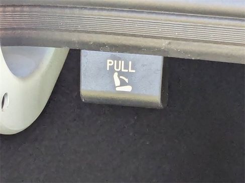 Used 2024 Hyundai Elantra SEL image 14