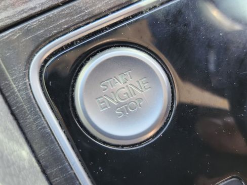 Used 2018 Volkswagen Passat 2.0T SE image 29