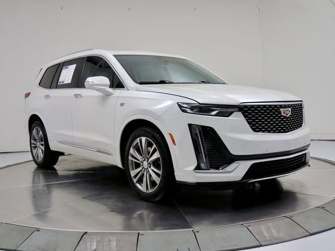 Used 2022 Cadillac XT6 Premium Luxury image 7