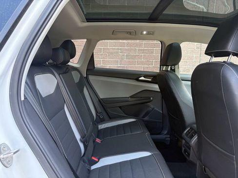 Used 2023 Volkswagen Taos SEL AWD/4WD image 19