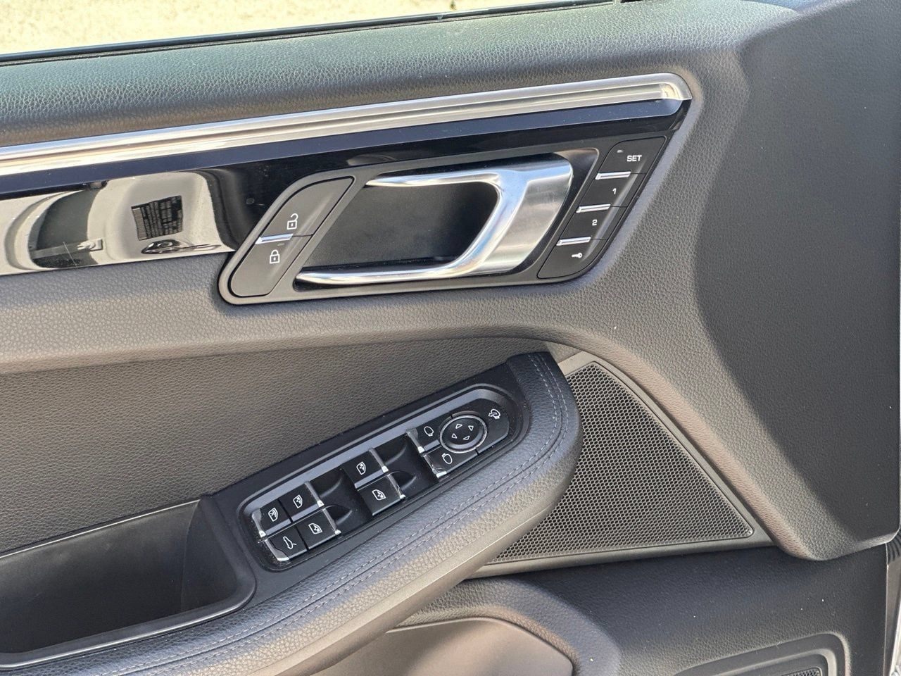 Used 2022 Porsche Macan AWD/4WD image 11