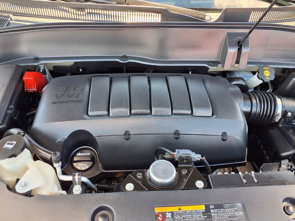 Used 2015 GMC Acadia SLE FWD image 16