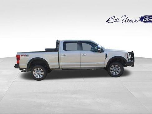 Used 2017 Ford F250 Platinum w/ Platinum Ultimate Package image 4