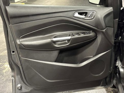 Used 2015 Ford Escape SE image 18