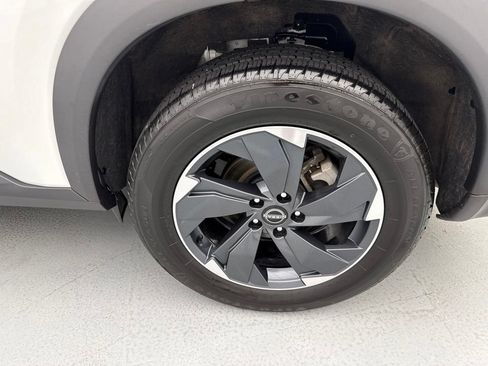 Used 2024 Nissan Rogue SV AWD/4WD image 6