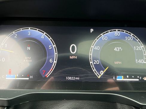 Used 2024 Jeep Grand Cherokee Limited w/ Black Appearance Package image 15