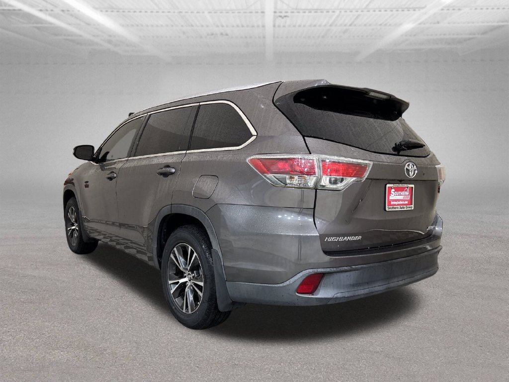 Used 2016 Toyota Highlander XLE AWD/4WD image 3