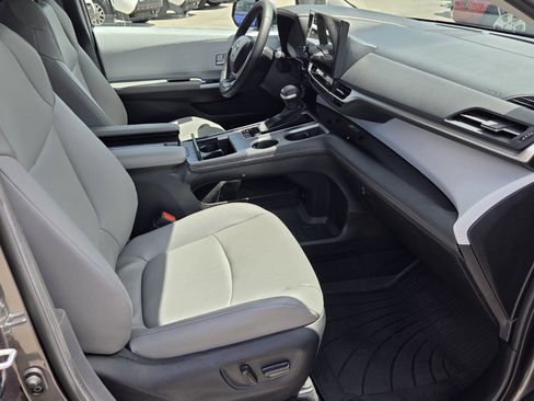 Certified 2025 Toyota Sienna XLE w/ XLE Plus Package image 12