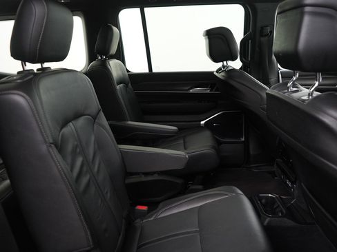 Used 2023 Jeep Wagoneer Series II w/ Premium Group I image 13